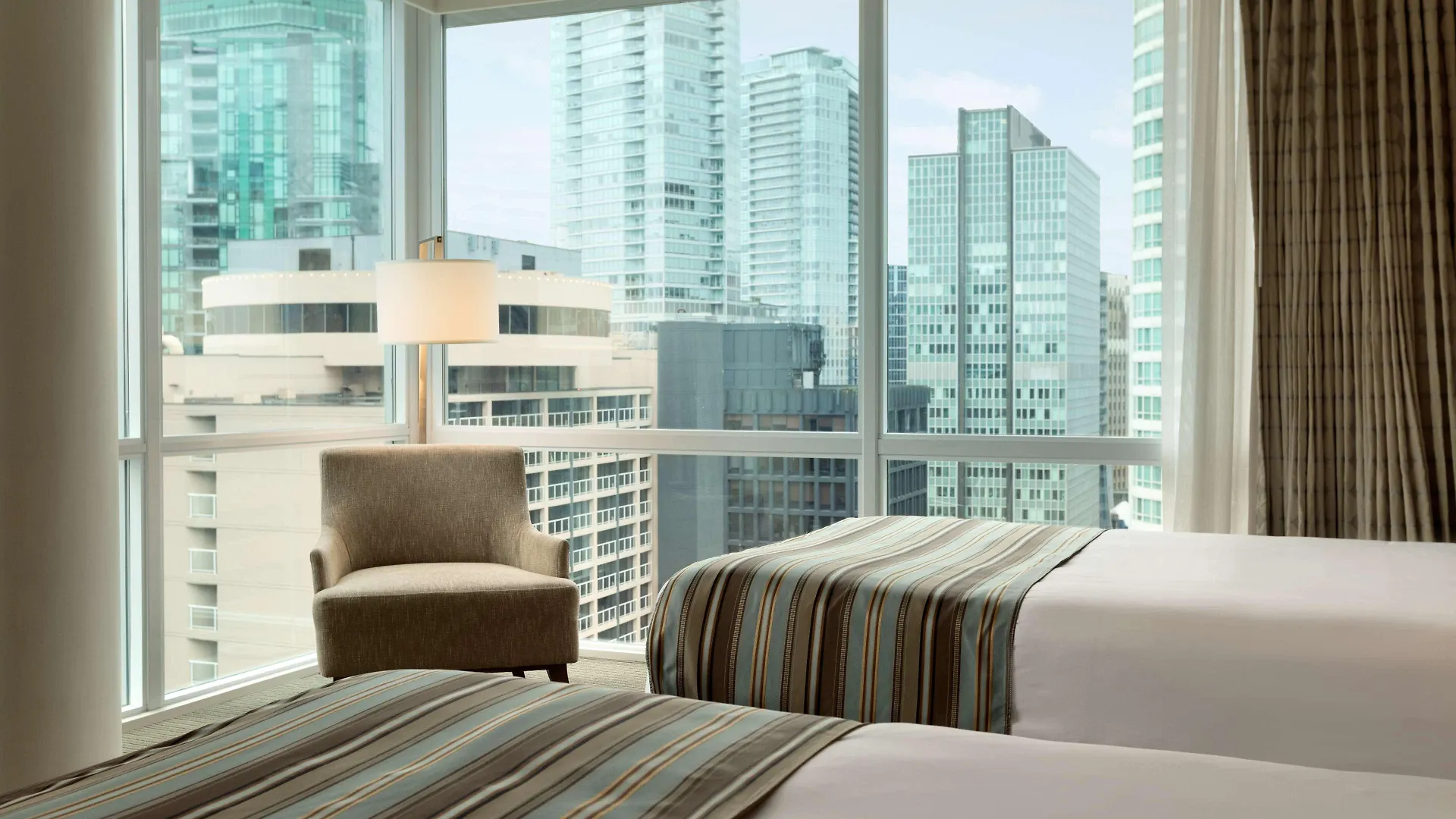 Coast Coal Harbour Vancouver Hotel By Apa