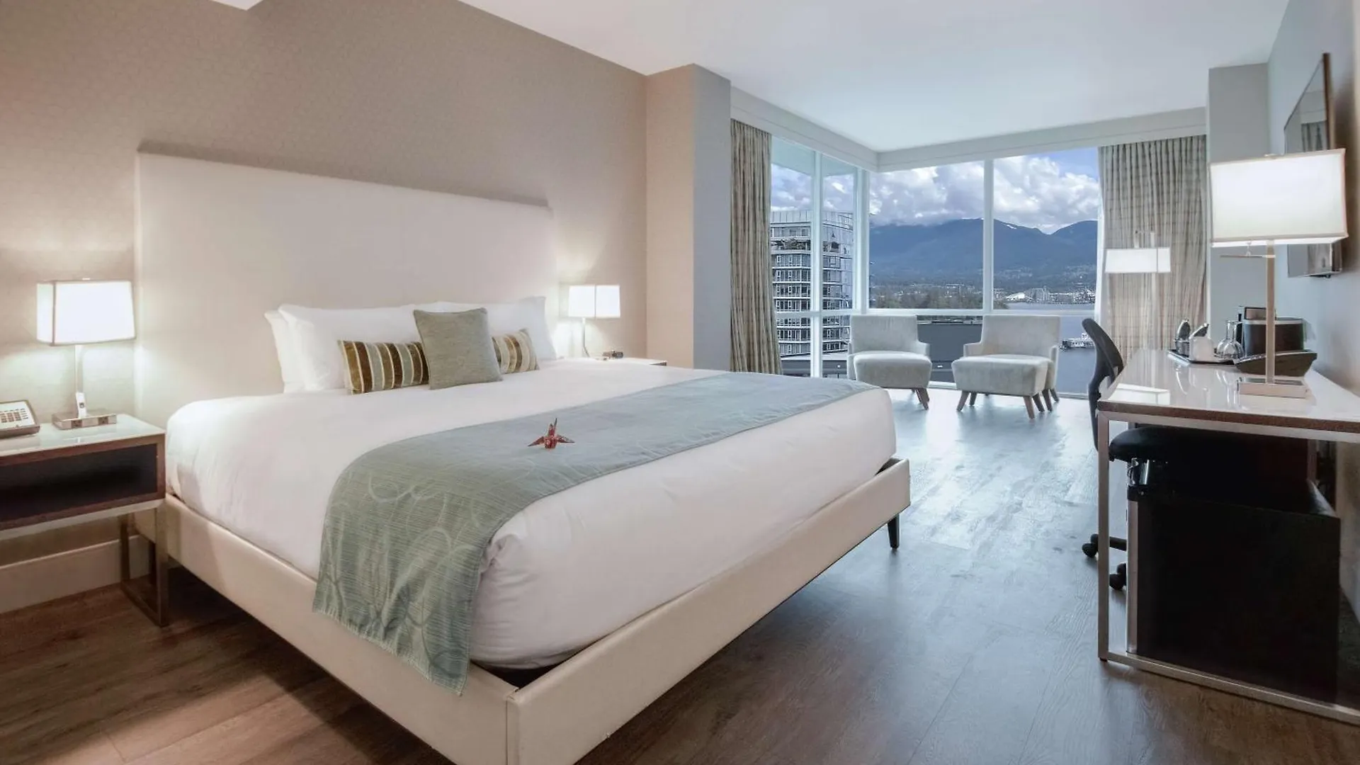 Coast Coal Harbour Vancouver Hotel By Apa