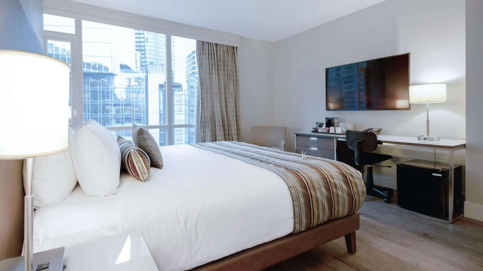 Coast Coal Harbour Vancouver Hotel by APA
