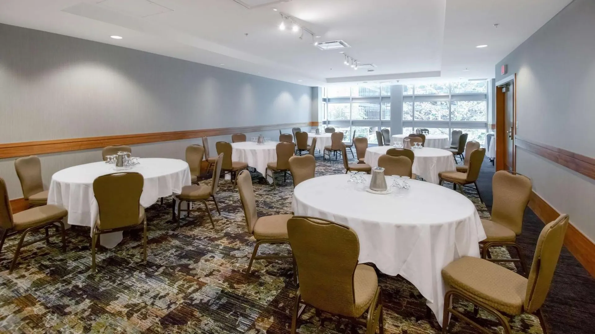 Coast Coal Harbour Vancouver Hotel by APA