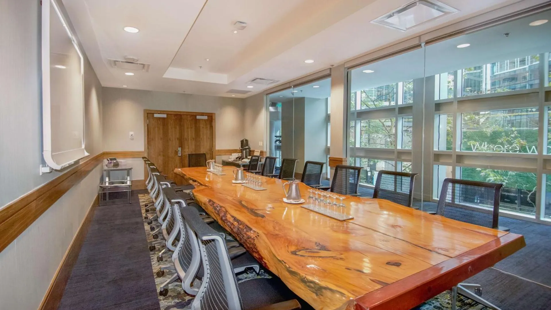 Coast Coal Harbour Vancouver Hotel by APA 4*,