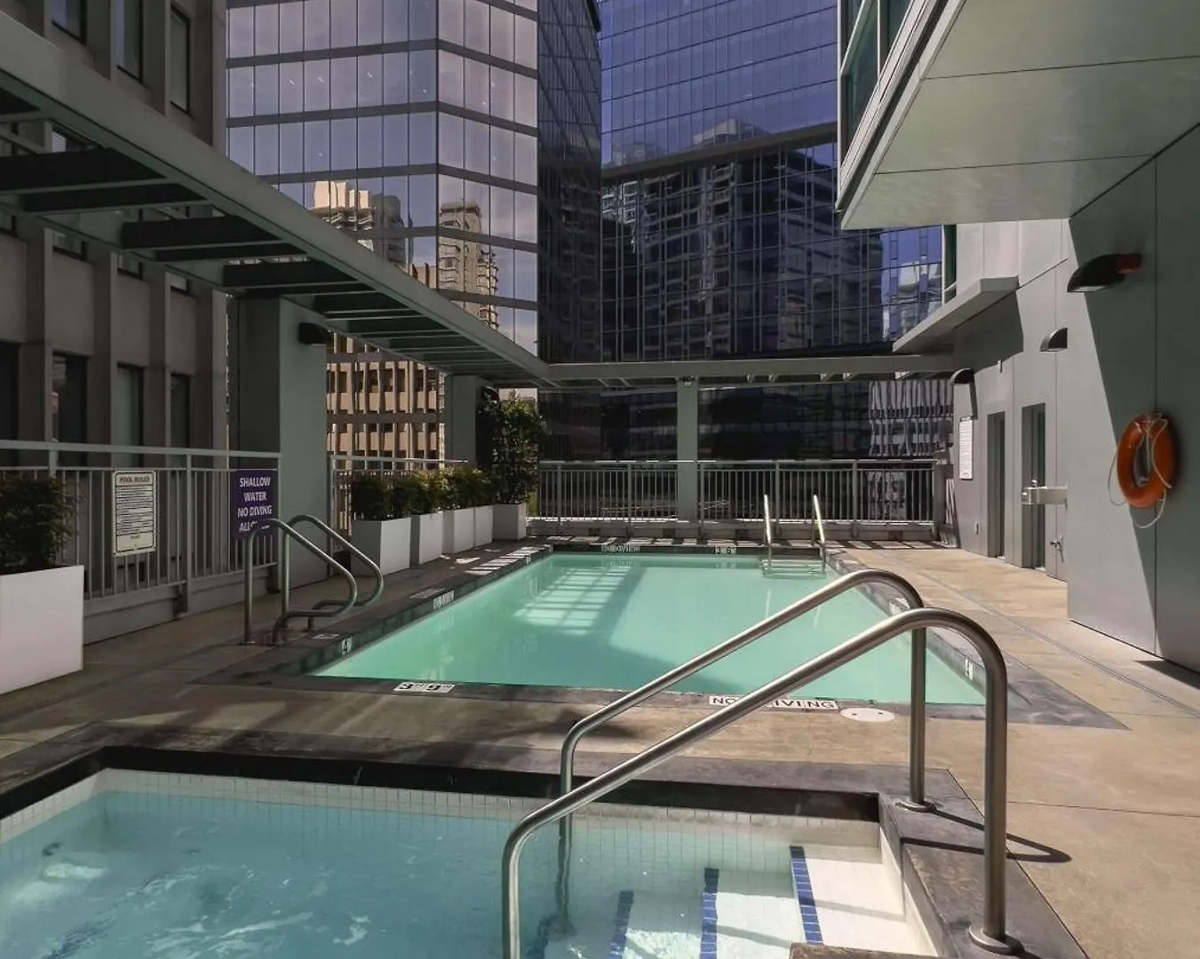 Coast Coal Harbour Vancouver Hotel by APA