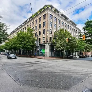 Stylish 1-bedroom Loft In Gas Town Vancouver