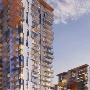 Modern 1-bedroom Den With Convenient Computer Setup, And Pet-friendly Environment, An Ideal For Travellers Vancouver