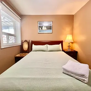Newly Renovated Detached Near Finch Subway Station Homestay Toronto