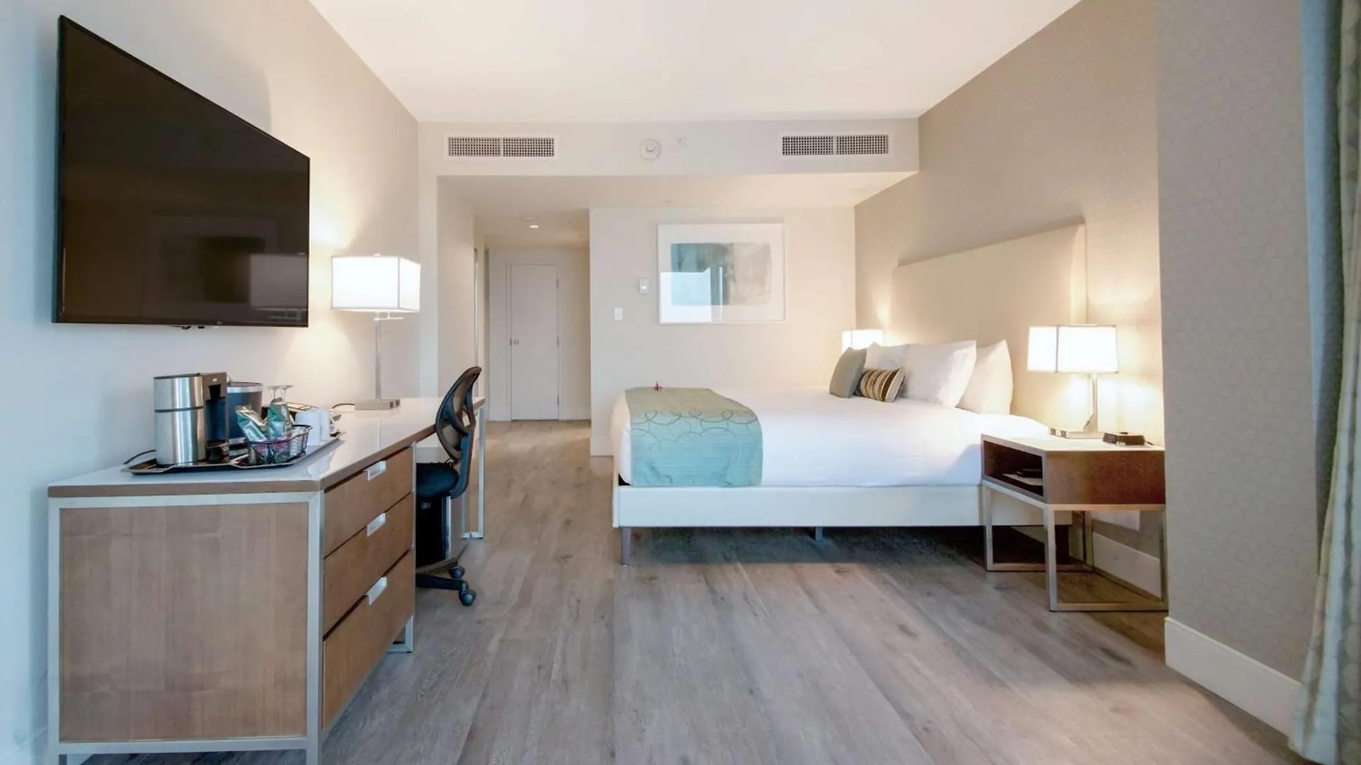 Coast Coal Harbour Vancouver Hotel By Apa